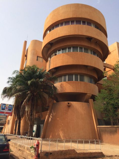 Afro Futurism Architecture, Afro Architecture, African Futurism, Futurism Architecture, Afro Futurism, Architecture Styles, Googie Architecture, Africa Trip, African Architecture