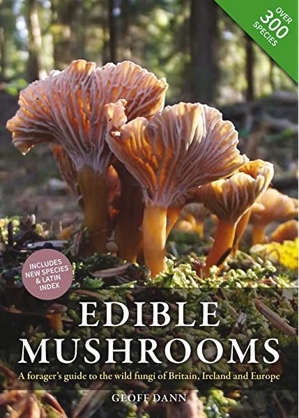 Foraging Guide, Edible Fungi, Poisonous Mushrooms, Edible Mushrooms, Gifts For Hunters, Wild Mushrooms, Green Books, Got Books, Book Addict