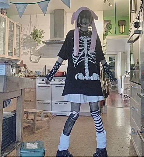 Creepycore Outfits, Kawaii Goth Outfits, 2020 Core, Goth Kawaii, Alt Clothes, Cute Goth, Pastel Goth Fashion, Alt Outfits, Cute Skirt Outfits