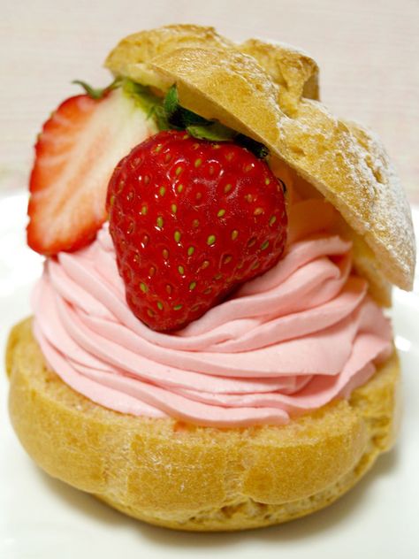 Strawberry Cream Puff, Strawberry Cream Puffs, Berry Shortcake, Pretty Desserts, Cream Puff, Strawberry Cream, Strawberry Desserts, Cream Puffs, Strawberry Shortcake