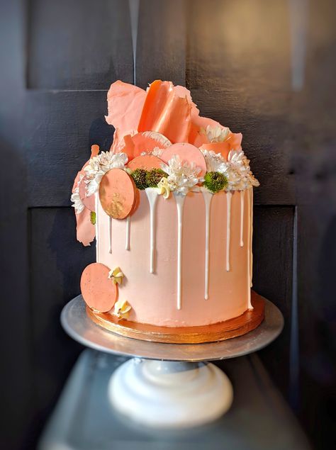 Peach and Gold Buttercream Cake with White Drip, real Flowers, and Geometric Disks and Peach Sails... Birthday Cake, Celebration Cake, Occasion Cake, Gold Cake, Peach Cake, Sugar Craft, Sugar Art, Cakespiration, Drip Cake, Childs Birthday Cake, Bohemian Birthday Cake, Unusual Birthday Cake, Modern Birthday Cake, Magical Birthday Cake, Chocolate Sails, Geometric Cake Peach Color Cake Ideas, Peach Cakes Birthday, Orange And White Cake Design, Peach Colored Cake, Orange Color Cake Birthday, Peach Theme Cake, Orange Colour Cake, Orange Color Cake, Peach Birthday Cake