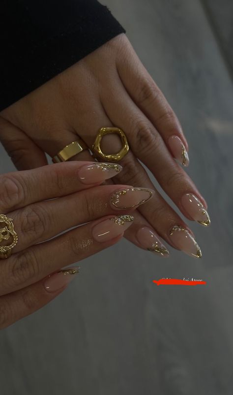 Wwe Nails, 20th Birthday Nails, Gel Nails Shape, 21st Birthday Nails, Almond Acrylic Nails Designs, 00s Mode, Elegant Manicure, Romantic Nails, Formal Nails