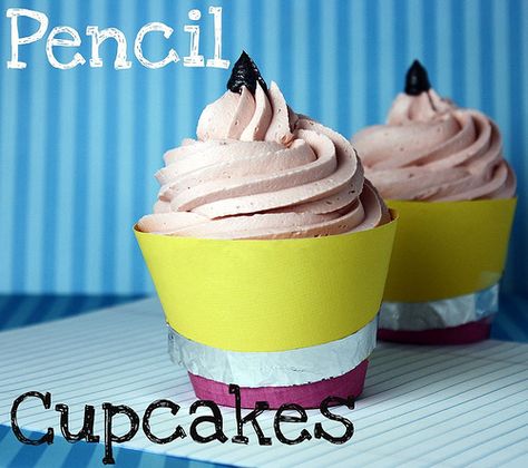 pencil cupcakes Pencil Cupcakes, Barbecue Ideas, Nerd Party, School Cupcakes, School Cake, Diy School, Party Things, Diy Pencil, Edible Crafts