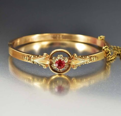 Gold Bracelet Simple, Antique Jewellery Online, Vintage Jewelry Antique, Diamond Bracelet Design, Antique Jewellery Designs, Handmade Gold Jewellery, Gold Jewelry Stores, Antique Jewelry Indian, Jewelry Bracelets Gold