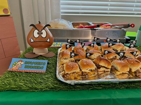 Mario Brothers Birthday Party Ideas Food, Mario Birthday Party Activities, Food For 3rd Birthday Party, Super Mario Themed Snacks, Mario Day Food, Mario Dinner Ideas, Mario Strawberries, Super Mario Birthday Food, Super Mario Bros Party Food