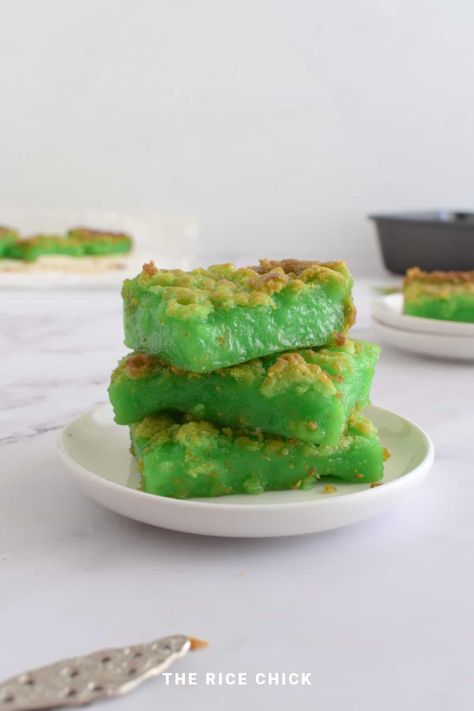 Pandan Mochi - The Rice Chick Buco Pandan Recipe, Pandan Butter Mochi, Pandan Mochi Cake, Pandan Cookie Recipe, Rice Paper Mochi, Ube Butter Mochi, Pandan Mochi, Pandan Dessert, Pandan Recipe