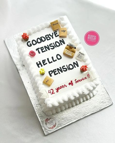 15 Unique Retirement Cake Ideas For A Memorable Last Day at Work. Easy Retirement Cake, School Retirement Cake, Retirement Cake Ideas For Men Dads, Cake For Retirement For Men, Chocolate Retirement Cake, Retirement Cake Funny, Retirement Celebration Ideas, Pension Cake, Retirement Cakes For Men