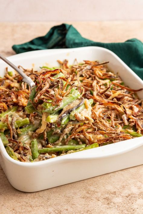 Green Bean Casserole Vegan, Casserole Vegan, Vegan Mushroom Gravy, Vegan Green Bean Casserole, Vegetarian Thanksgiving Recipes, Greenbean Casserole Recipe, Stuffing Casserole, Turkey Stuffing, Vegetarian Thanksgiving