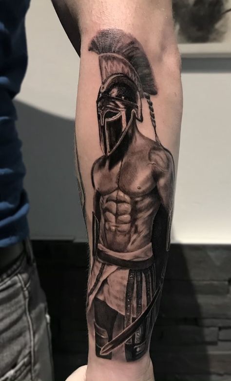 Significado de Tatuagens de Aquiles Gladiator Tattoos, Badass Sleeve Tattoos, Calf Tattoo Men, Fierce Tattoo, Warrior Tattoo Sleeve, Greek God Tattoo, Roman Tattoo, Lion Art Tattoo, Mangas Tattoo