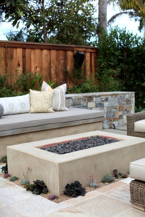 Smooth Stucco Firepit Landscaping With Fire Pit, Outdoor Fire Pit Seating, Outdoor Fire Pit Area, Fire Pit Seating Area, Outside Fire Pits, Fire Pit Materials, Small Fire Pit, Rustic Fire Pits, Fire Pit Landscaping