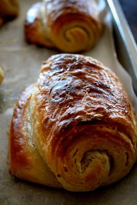 Chocolate Croissant Recipe, Starbucks Chocolate, Chip Recipes, Chocolate Croissants, Pane Dolce, Croissant Recipe, Love At First Bite, Roll Recipes, Chocolate Croissant