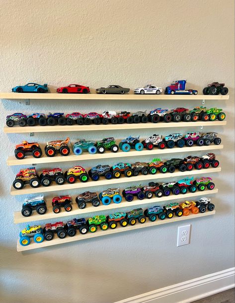 Play Truck Storage, Diy Car Shelf, Hot Wheels Set Up, How To Store Hot Wheels Cars, Toy Tractor Storage Ideas, Race Track Storage Ideas, Toy Cars Organization, Toy Truck Organization, Truck Room For Boys