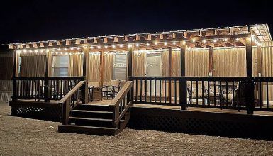 Mobile Home Full Length Porch, Covered Back Porch Mobile Home, Manufactured Home Back Porch, Decks For Manufactured Homes, Diy Covered Porch Budget, Deck Ideas Mobile Home, Covered Back Deck Ideas Mobile Home, Patio For Mobile Home, Modular Home Decks Porches