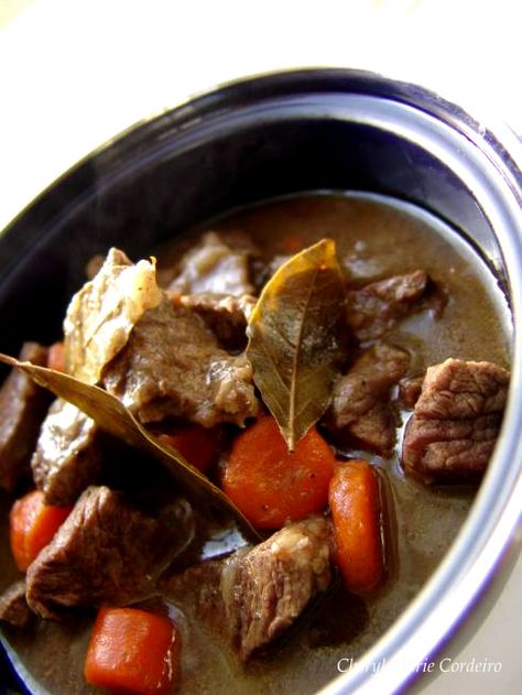 Simple old fashioned Swedish beef stew. I love this blog so much! This woman moved to Sweden from Singapore and has so many great recipes. Swedish Beef Stew, Meat Stew, Change Your Habits, Glass Of Beer, Wine Dinner, Food Diy, International Food, Classic Dishes, Northern Europe