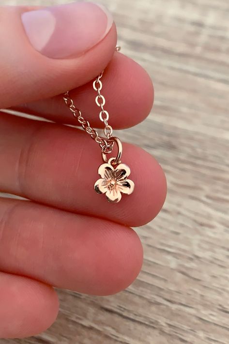 Gold Flower Jewelry, Cherry Blossom Necklace, Japanese Flower, Rose Gold Flower, Unique Roses, Jewelry Dainty, Japanese Flowers, Necklace Unique, Rose Gold Jewelry