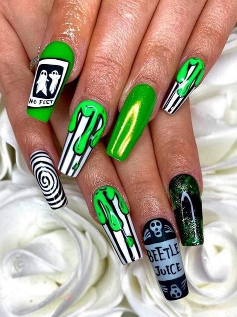 Beetlejuice Nails, Halloween Nail Ideas, Horror Nails, Nail Art Halloween, Holloween Nails, Halloween Acrylic Nails, November Nails, Cute Halloween Nails, Coffin Shape