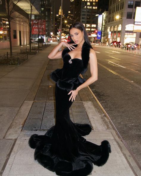 Kristen Noel Crawley, 90s Girl Fashion, Nana Jacqueline, Ethereal Dress, Runway Fashion Couture, Runway Outfits, January 4, Couture Gowns, Glam Dresses