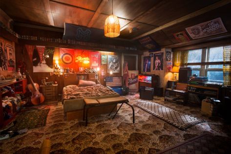 Inside Ash’s Bedroom – Fanboy Planet Bedroom 90s, Childhood Bedroom, Ash Vs Evil Dead, Hangout Room, Movie Merchandise, Interior Design Images, Evil Dead, Ultimate Gift Guide, Tape Recorder