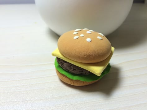 Clay Cheese Burger Air Dry Clay Burger, Plasteline Ideas, Clay Date Ideas Easy, Clay Date Ideas, Easy Modeling Clay Ideas, Clay Burger, Clay Date, Clay Activity, Clay Art For Kids