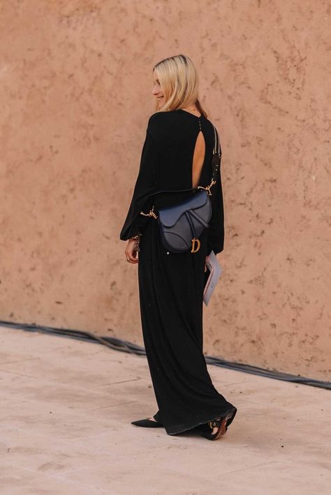 Medium or Mini Dior Saddle Bag? - PurseForum Dior Saddle Bag Outfit, Dior Bag Outfit, Black Saddle Bag, Jeanne Damas, Bag Outfit, Dior Saddle, Best Wear, Saddle Bag, Daily News