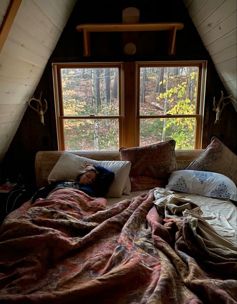 Forest Cabin Aesthetic Bedroom, Cozy Farm Bedroom, Cabincore Aesthetic Bedroom, Cozy Cabin Bedrooms Vintage, Cabin Living Aesthetic, Log Cabin Aesthetic Bedroom, Cabin Vibes Aesthetic, Cosy Cabin Aesthetic, Cabincore Bedroom