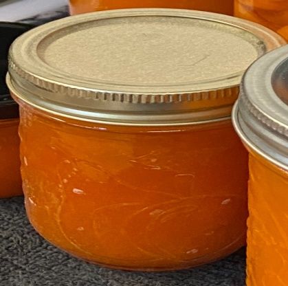 This jam is made without pectin and the list of ingredients couldn't be simpler. You will need a very large pot to prepare this in, as the jam boils u Apricot Jam Recipe, Fruit Sauces, Apricot Jam Recipes, Microwave Recipe, Apricot Recipes, Jam Recipe, Mexican Food Recipes Easy, The Jam, Apricot Jam