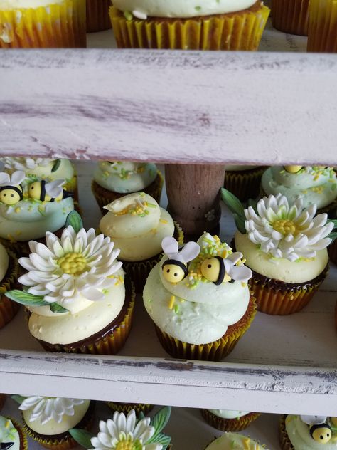 What Will It Be Cupcakes, What Will It Bee Gender Reveal, Bee Gender Reveal, Home Bakery, Fake Bake, Baby Bee, Reveal Parties, Gender Reveal Party, Gender Reveal