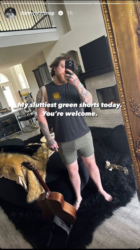 The more I look at this image, the tighter those shorts look! 😂 Danny Worsnop, Asking Alexandria, Green Shorts, That Look, Tights, Look At, Music