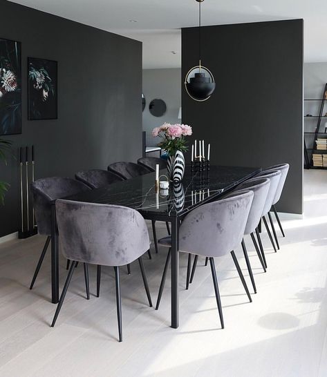 Take a look to some inspiring and luxury dining room lighting ideas. #moderndiningtables #TalissaDecor#exclusivedesign #diningroomdesign #diningrooms #diningroomsideas #diningroomlighting #lighting #diningroomfurniture Black Dining Room, Luxury Dining Room, Luxury Dining, Dining Room Inspiration, Dining Room Walls, Room Interior Design, Modern Dining Room, Dining Room Lighting, Dining Room Design