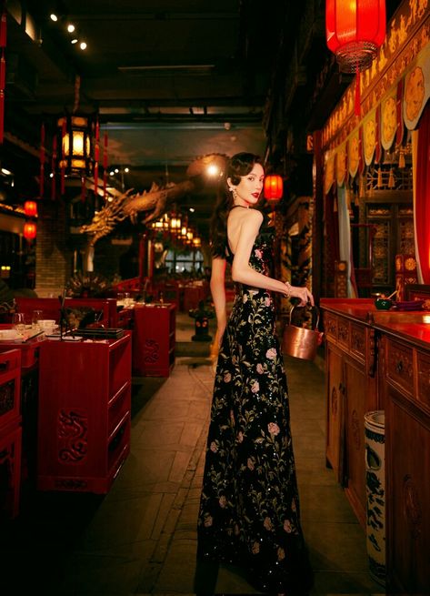 Lunar New Year Photoshoot, Old Shanghai Style, Street Fashion Photoshoot, New Year Photoshoot, Japanese Party, Royal Photography, Old Shanghai, Shanghai Fashion, Dress Code Wedding