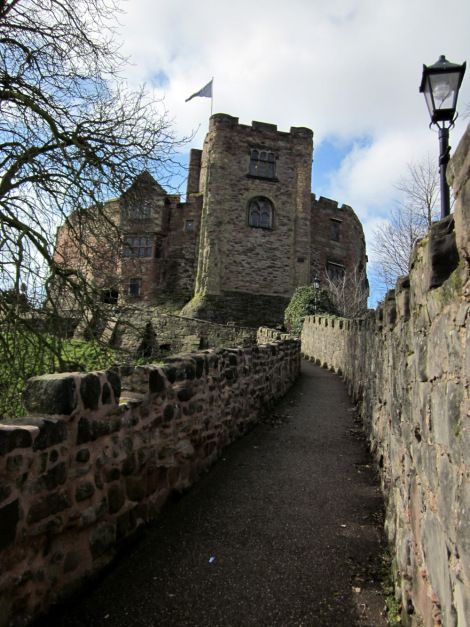 Tamworth Castle in Staffordshire, England. A Norman castle that dates from 1070. Norman Architecture, Uk Castles, Norman Castle, English Castles, Castles In England, Staffordshire England, Castle Ruins, Beautiful Castles, Stately Home