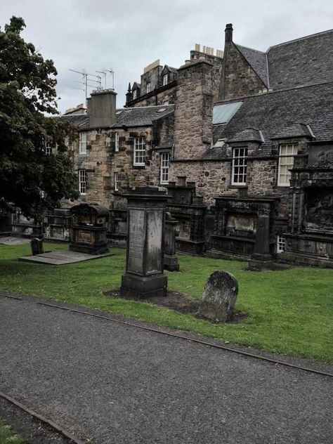 Greyfriars Kirkyard Edinburgh, Greyfriars Kirkyard, Grey November, Dark Green Academia, Edinburgh Aesthetic, Diff Aesthetics, Moving To Scotland, Green Academia, Edinburgh Uk