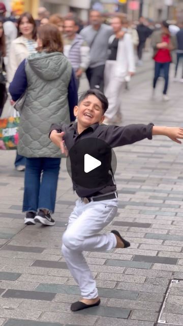 Dance Online on Instagram: "🇹🇷🇹🇷🇹🇷" Children Dance Video, Kids Dancers, Happy Dance Video, Funny Dances, Dance Video Song, Children Dancing, Belly Dancing Workout, Dance Picture Poses, Belly Dancing Videos