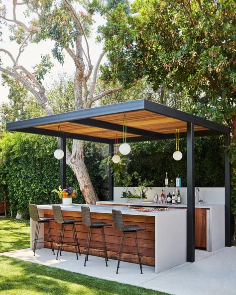 Outdoor Bar Area Ideas, Bbq Design Outdoor, Outdoor Kitchen Layout, Airbnb Backyard, Patio Cover Ideas, Outdoor Bar Ideas, Fireplace Patio, Conservatory Design, Outdoor Bbq Area