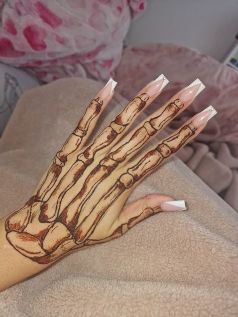 Skeleton Mehndi Designs, Skeleton Hand Mehndi, Bone Mehendi Design, Cool Mehndi Designs Tattoo Ideas, Spiderman Mehandi Design, Skeleton Mehendi, Henna Tattoo Designs Hand Moon, Cute Hena Design Hand, Skull Henna Design