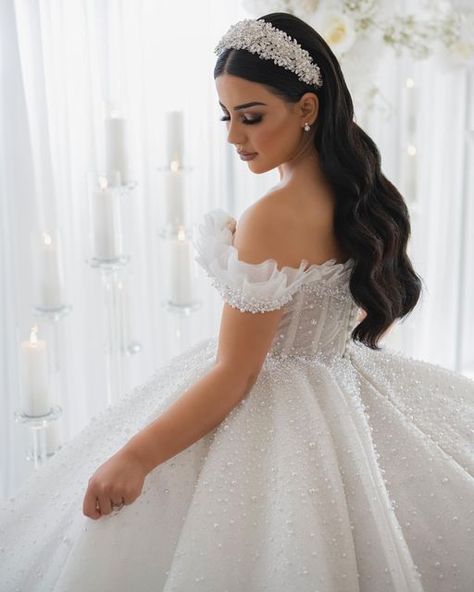 Wedding Princess Hair, Princess Hair Wedding, Bride Hairstyles With Veil, Wedding Hairstyles With Crown, Bridal Accesories, Half Up Wedding Hair, Glam Bride, Timeless Wedding Dress, Bridal Hair Inspiration