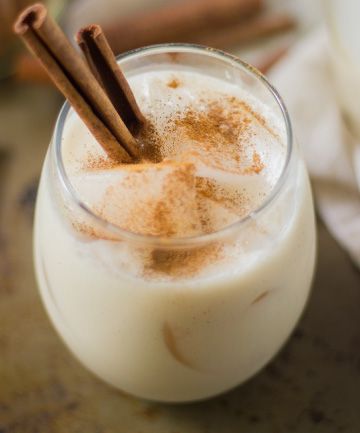 Coconut Horchata Agua Horchata, Horchata Cocktail, Vegan Horchata, Mexican Drink Recipes, Mexican Horchata, Homemade Horchata, Horchata Recipe, The Girl Who Ate Everything, Creamy Cocktails