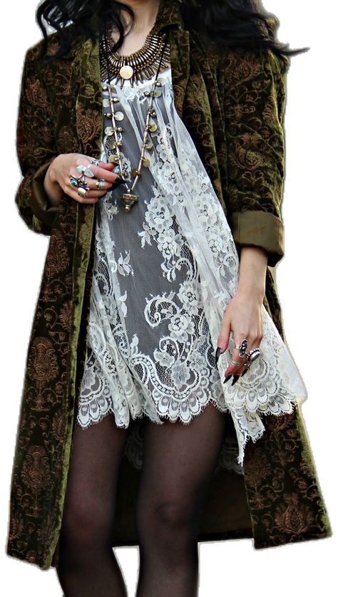 Romantic Rock Style, Modern Rock Aesthetic, Bohemian Goth Outfits, Witchy Outfits Winter, Bohemian Rock Style, Boho Goth Outfits, Rock N Roll Outfit, Vintage Outfits For Women, Gothic Bohemian