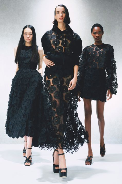 Elie Saab Resort, Tulle Long Skirt, Ellie Saab, Resort 2023, 2023 Collection, Elie Saab, Types Of Dresses, Black Dresses, Moda Operandi