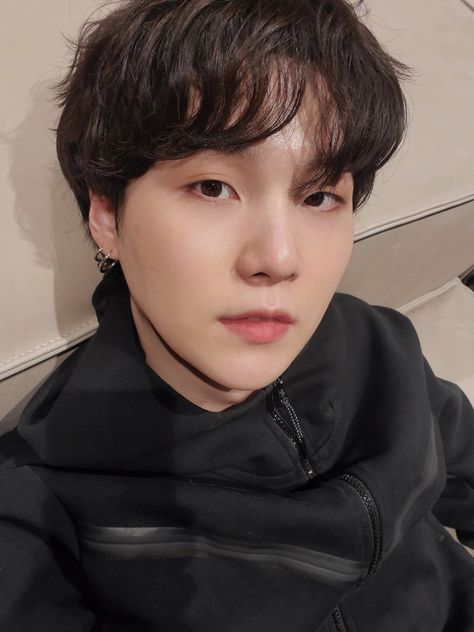 Yoongi Selca, Min Yoongi Wallpaper, Manx, Bts Aesthetic Pictures, Min Suga, Bts Members, Jimin Jungkook, Bts Yoongi, Bts Suga