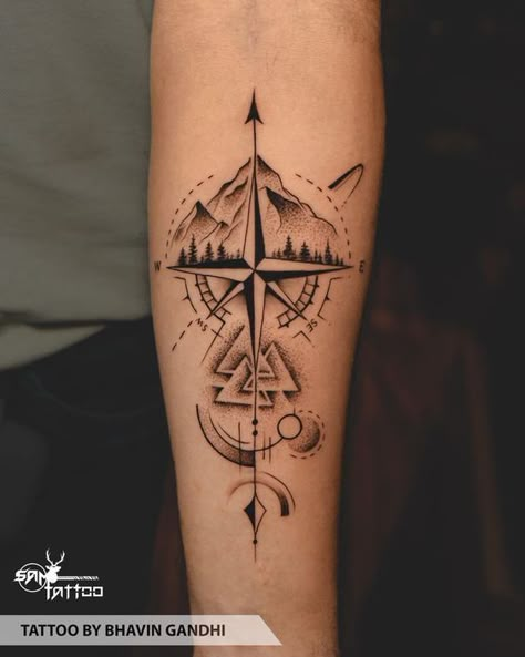 Customized Compass tattoo Compas Tattoo, Geometric Compass Tattoo, Berg Tattoo, Compass Tattoo Men, Arm Tattoos For Guys Forearm, Tattoo Ideas Males, Tattoo Quotes For Men, Simple Forearm Tattoos, Basic Tattoos