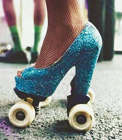 Oh dear God.... High heels on roller skates!!!! .... I can't stand up in heels and I suck at rollerskating...... I'd die!!! Sugarhigh Lovestoned, Roller Disco, Roller Girl, Fun Fair, Fashion Journals, Roller Derby, Roller Skate, Fashion Night, Roller Skates