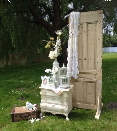 Shabby Chic Photo Backdrop, Garden Backdrop Photoshoot, Vintage Wedding Backdrop, Tea Party Vintage, Spring Minis, Vintage Backdrop, Vintage Garden Parties, Door Backdrops, Wedding Archway