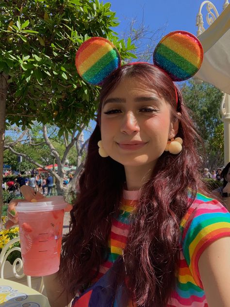 Disney Pride Outfit, Beauty Tiktok, Disney Photo Ideas, Disney World Outfits, Disney Outfit, Disney Bounding, Disney Photos, Pride Outfit, Disney Kids