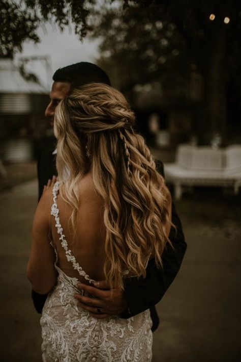 Bohemian Bridal Hairstyles, Boho Hair Bridal, Rustic Boho Wedding Hair, Rustic Bride Hairstyles, Boho Brides Hair, Boohoo Wedding Hair, Boho Half Up Half Down Hairstyles Wedding, Fall Wedding Bride Hairstyles, Bridal Bohemian Hair