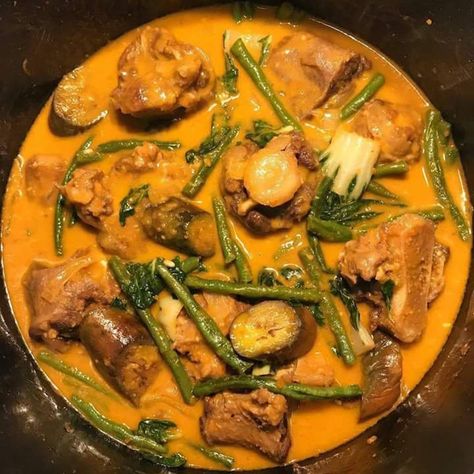 Filipino Main Dish Recipes, Pilipino Food Main Dishes, Filipino Dinner, Philippine Cuisine, Filipino Food Dessert, Filipino Dish, Kare Kare, Filipino Foods, Easy Chinese Recipes