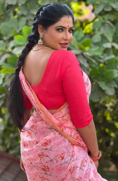 Meera Krishna, Reshma Pasupuleti, Beautiful Brown Hair, Ultra Beauty, Women Photography, Indian Woman, Beautiful Dresses For Women, Hottie Women, Actress Pics