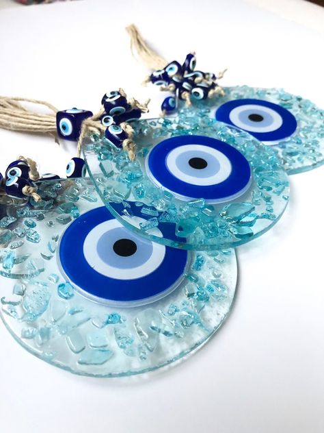 Stained Glass Evil Eye, Diy Resin Table, Evil Eye Wall Hanging, Craft From Waste Material, Evil Eye Art, Glass Evil Eye, Evil Eye Beads, Eye Decor, Evil Eye Design