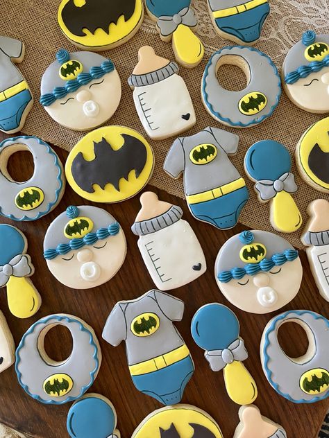 Batman Baby Shower Ideas, Batman Nursery, Batman Baby Shower, Baby Batman, Batman Birthday Party, Batman Birthday, Baby Coming, Baby Shower Cookies, Batgirl