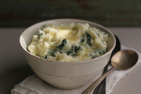 Creamed Potatoes With Spinach And Roasted Garlic Irish Mashed Potatoes, Colcannon Recipe, Carne Guisada, Mash Recipe, Creamed Potatoes, Fat Loss Foods, Wild Garlic, Garlic Mashed, Creamy Potato